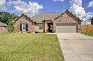 Port Allen Home, LA Real Estate Listing