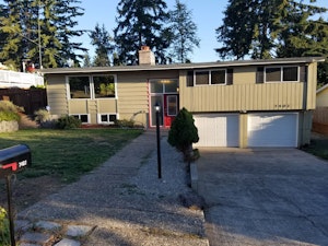 University Place Home, WA Real Estate Listing