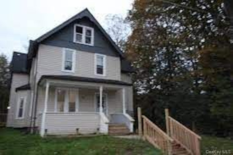 Fully renovated two story 4 unit buildinghas 2 units on each floor