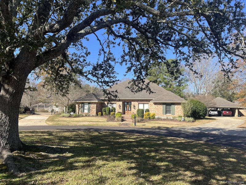 Updated home in desirable Woodstone **Brand new roof!** (Buyer's Agents are 6421