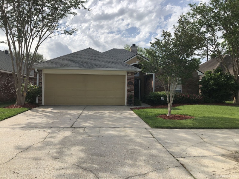 Beautiful home in Old Jefferson Crossing! 17520 Christopher Crossing