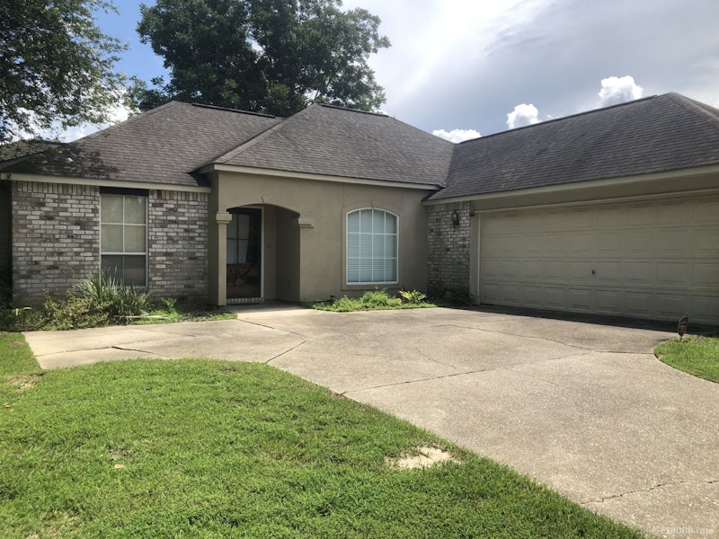 REDUCED! Newly Remodeled! Open Floorpan and extra large lot! 1375