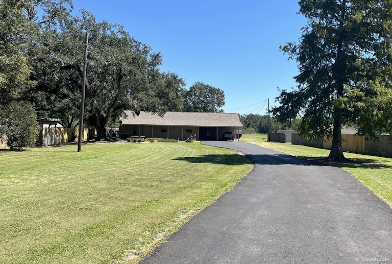No Flood Zone 4 Bedroom With GENERAC & Acreage 13084 Roddy Road