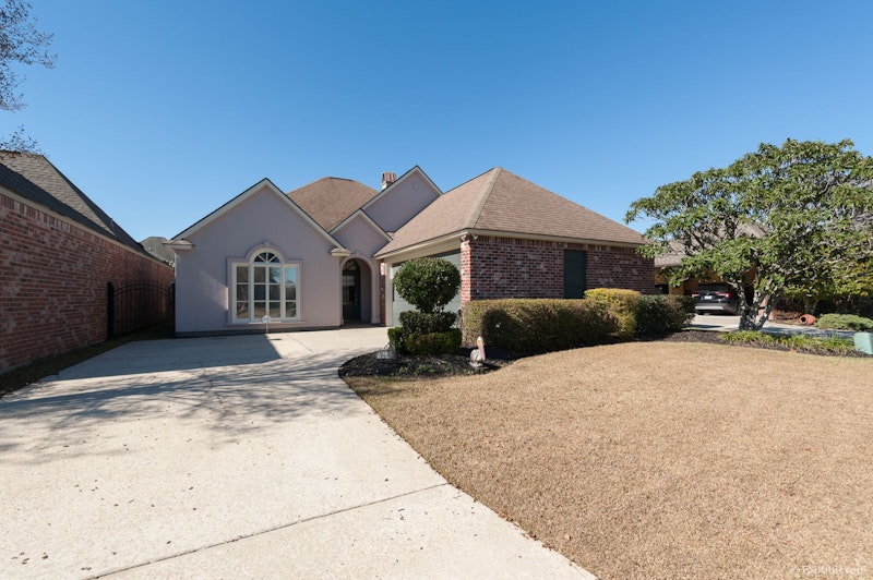 Beautiful Home in Gated Subdivision in Southeast Baton Rouge 5223