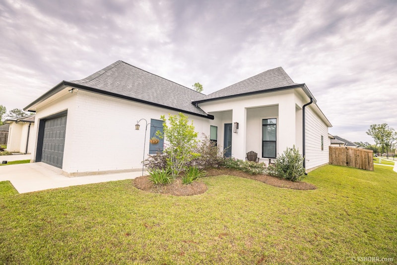 Safe & Secluded 2yr old Home in Villas at White Oak 3821 Villa