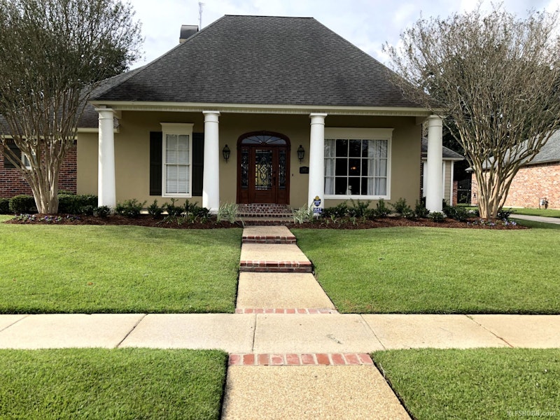 REDUCED MOTIVATED SELLER PLUS NEW ROOF INSTALLED MAY 2023 1647 Great Oak Drive, Baton Rouge LA