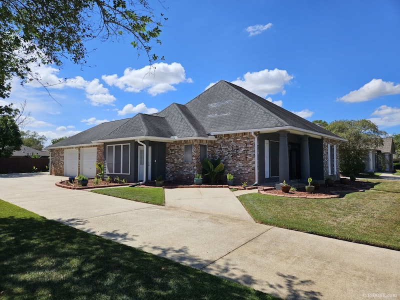 Most well kept property you'll ever see! 15504 White Tail Ct., Baton