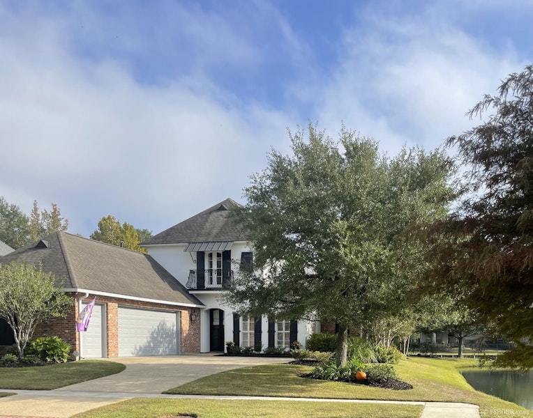 Beautiful home in sought out neighborhood. 19050 Turnberry Ct, Baton