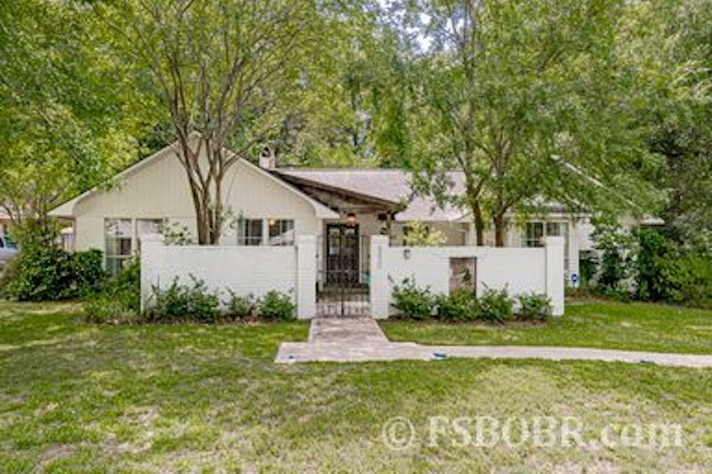 Renovated Magnolia Woods Home Excellent condition and location