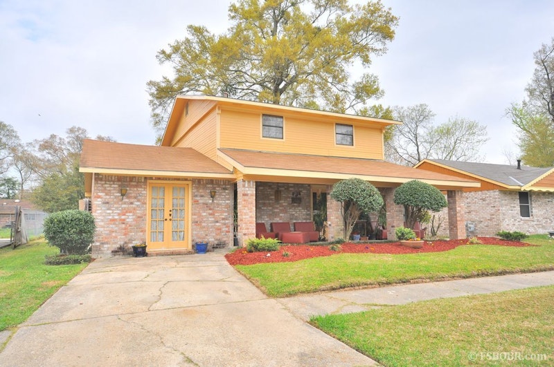 Jewel in Glen Oaks Area. 100 financing available! 6835 E. Upland Ave