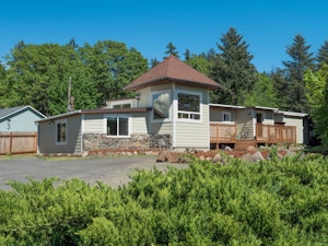 White Salmon Home, WA Real Estate Listing